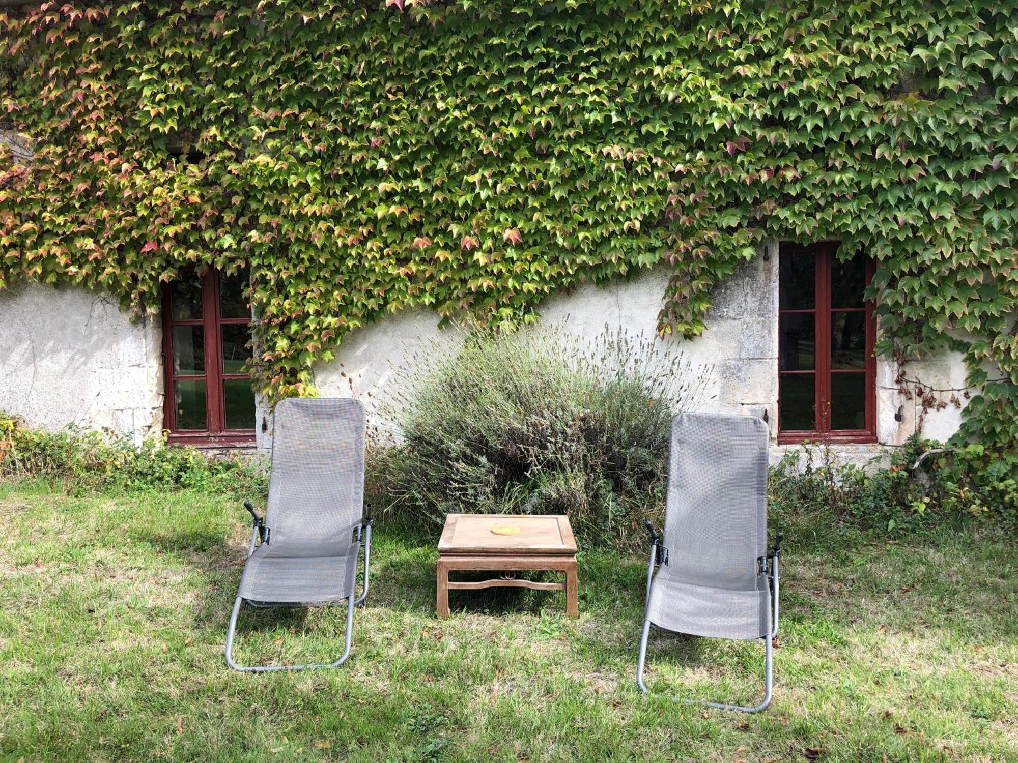 Gite De L'Edelinie Nanteuil-Auriac-de-Bourzac Bagian luar foto